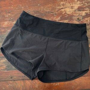 Lululemon Speed Up High-Rise Lined Short 2.5" in Black. Size 8